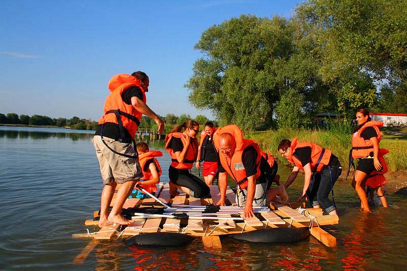 Raft building - a Teambuilding Event of eventagency creventiv Sinsheim